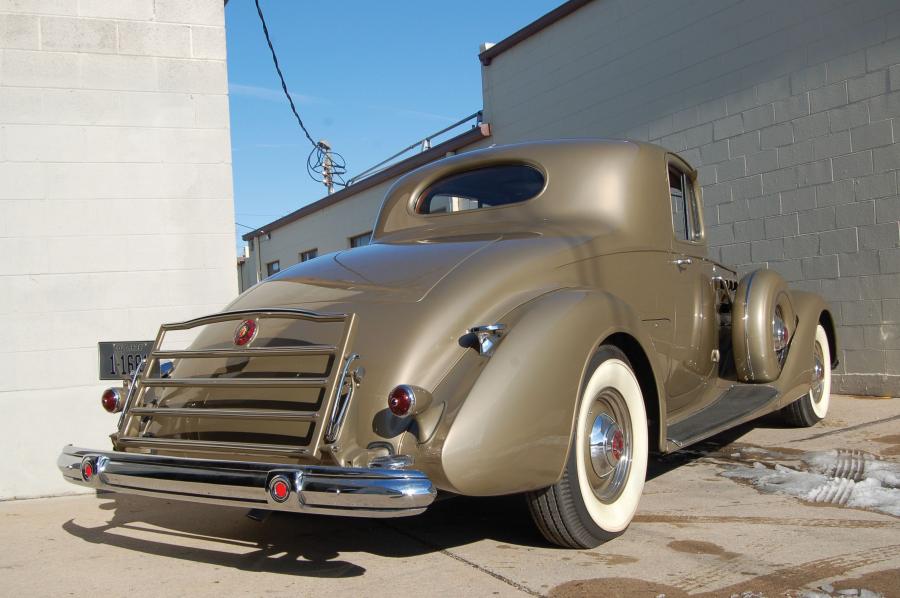  Packard Twelve 2/4-Passenger Coupe 1937 года  (фото 10 из 11)